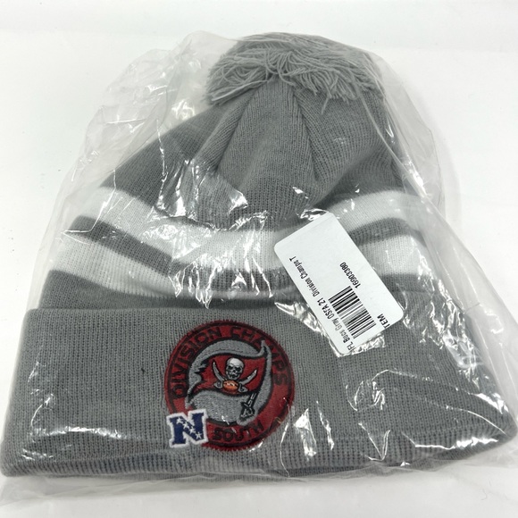 Tampa Bay Buccaneers New Era Pom Knit Hat - Picture 2 of 5